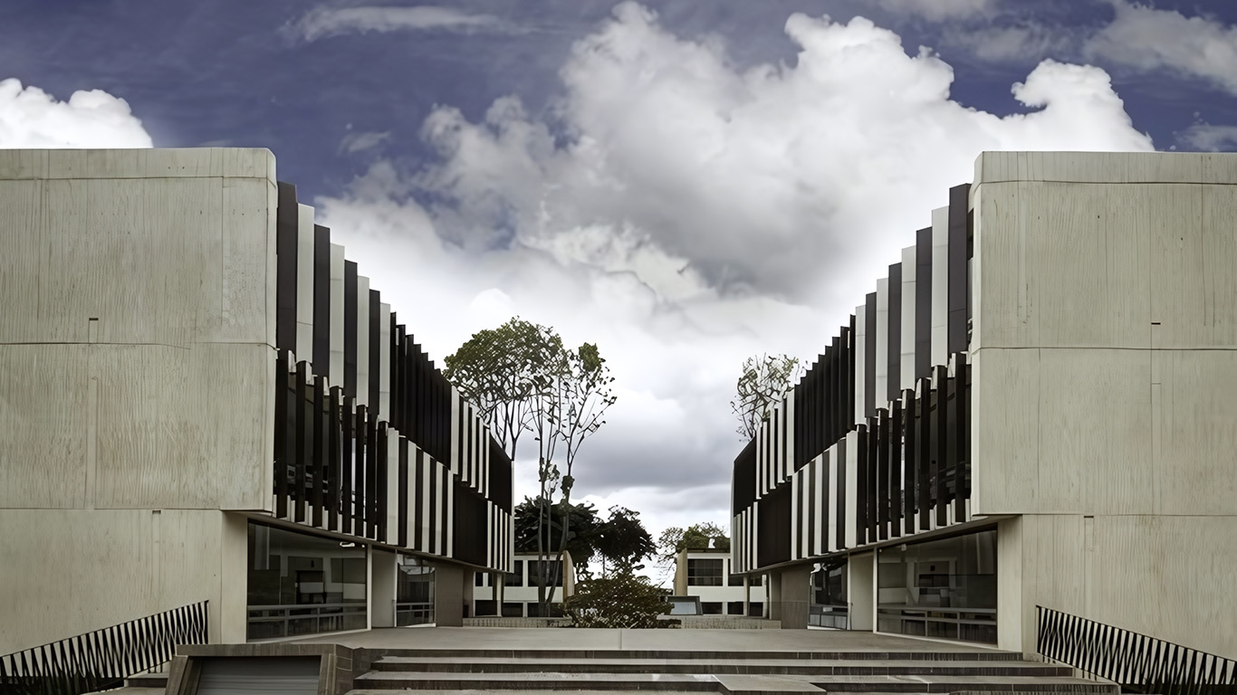 37. Edificios Bachillerato Gimnasio Campestre Hospital Centro de Tratamiento e Investigación de Cáncer